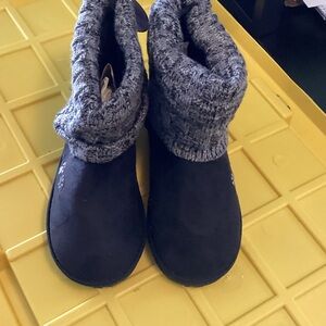 Cozy Black womens Boots
